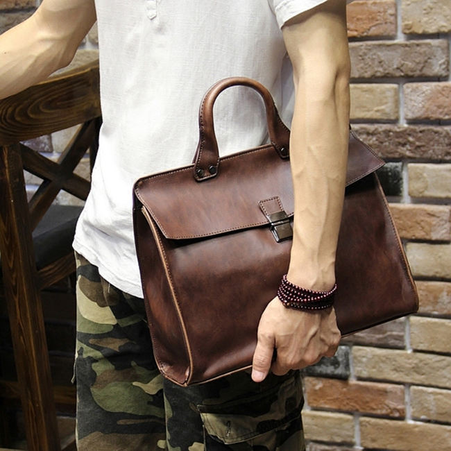 Leather Messenger Bag is Every Man Must Have in Their Wardrobe