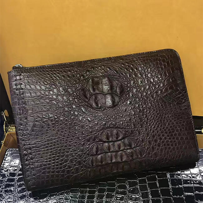 What Kind of Oil Should be Used for Crocodile Leather Wallet