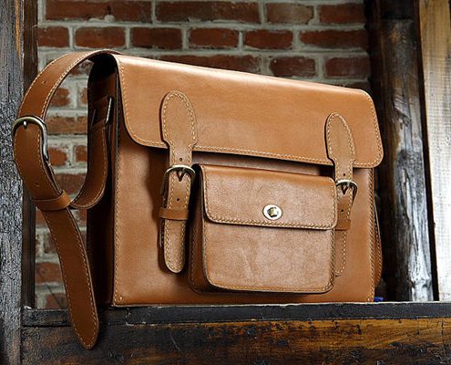 Make Sure the Handmade Leather Handbag Is Dry