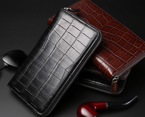 the texture of genuine crocodile wallet